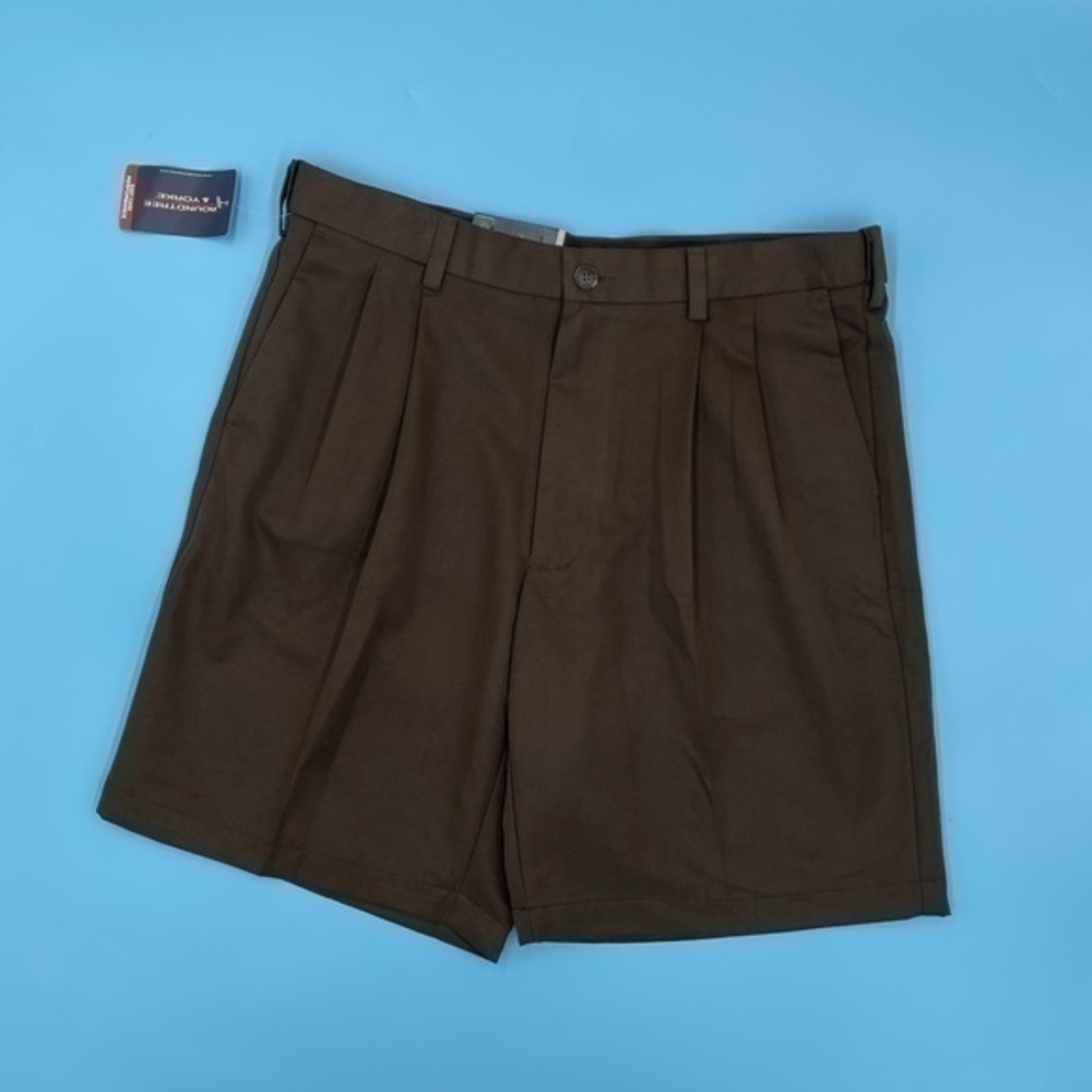 NWT - RoundTree & Yorke Easy Care Chino Shorts